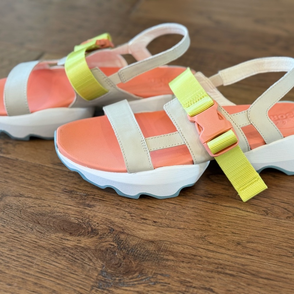 Sorel Colorful Strappy Sandals with Buckle size 9